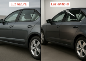 Comparativa luz natural vs. artificial mostrando variación cromática en pieza repintada de un coche; fotografía hiperrealista en entorno profesional.