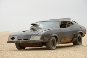 Coche mítico en acción de la película Mad Max de 1979
